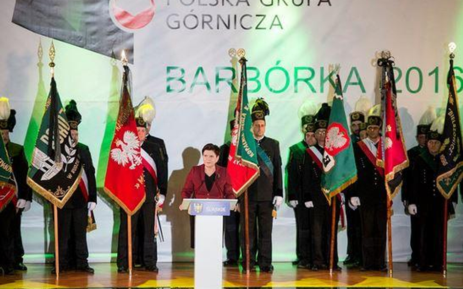W niedzielę rano premier Beata Szydło wzięła udział w pochodzie barbórkowym i uczestniczyła we mszy 