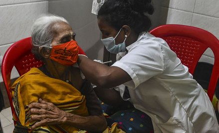 Koronawirus. Indie: Eksperci przyjrzą się zakrzepom po szczepieniach