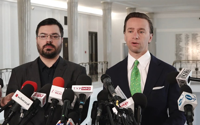 Stanisław Tyszka i Krzysztof Bosak na konferencji prasowej w Sejmie