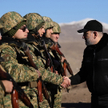 Premier Armeniii Nikol Paszynian wizytuje oddziały wojskowe