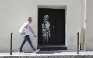 Skradziono hołd Banksy'ego dla ofiar zamachu w Paryżu