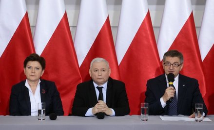 Prezes Prawa i Sprawiedliwości Jarosław Kaczyński, premier Beata Szydło oraz marszałek Sejmu Marek K