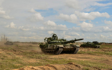 Rosja wysyła czołgi, rakiety i drony na ćwiczenia