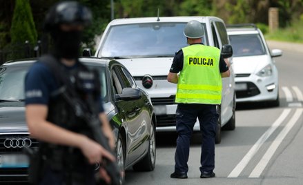 Służby prowadziły poszukiwania sprawcy strzelaniny w domu jednorodzinnym w Starej Wsi