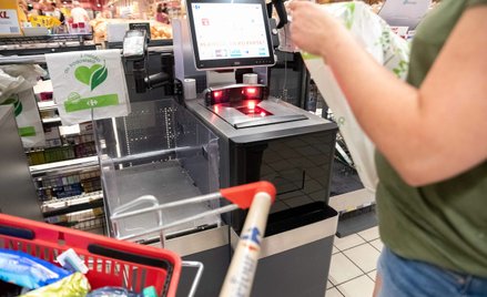 Kasy bez pracowników są coraz bardziej popularne w sklepach. Usprawniają obsługę, ale dają też okazj