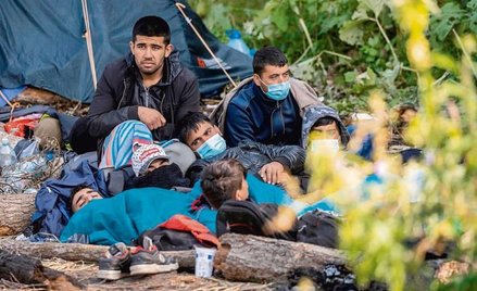 Czy polskie władze staną przed problemem powolnego umierania ludzi koczujących na granicy?