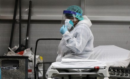 Nowy Jork: 630 ofiar COVID-19 w dobę. Nakaz zakrywania twarzy