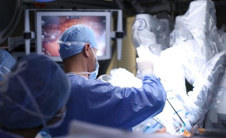 Synektik zaopatrzy szpital w robota chirurgicznego