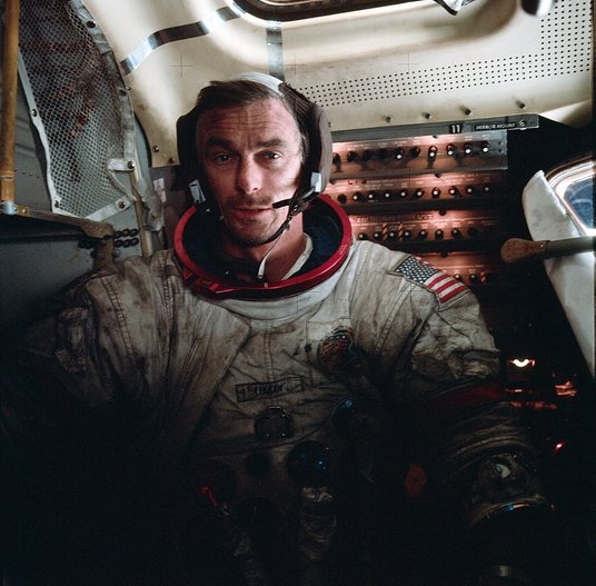 Eugene Cernan, dowódca misji Apollo 17.