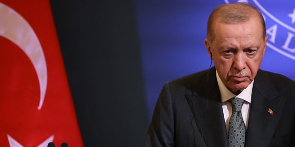 Erdogan marginalizuje opozycję, gdy oczy świata są zwrócone na Iran