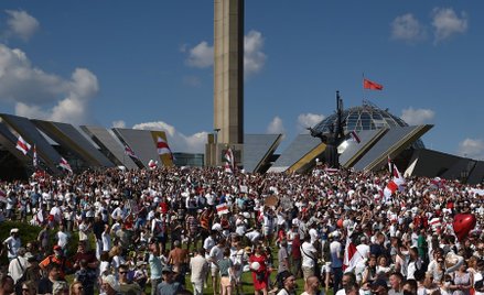 Dziesiątki tysięcy ludzi na wiecach przeciw Łukaszence