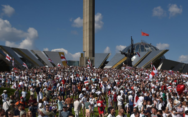 Dziesiątki tysięcy ludzi na wiecach przeciw Łukaszence