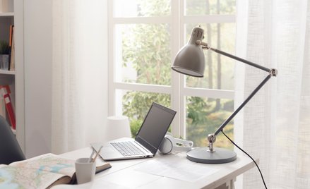 Lampka, zasłony i oczyszczacz do powietrza w kosztach firmy? Fiskus ma obiekcje