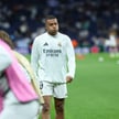 Kylian Mbappe latem spełnił marzenie i podpisał kontrakt z Realem, ale w Madrycie na razie nie radzi