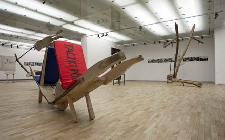 Jednym z ważnych artystów prezentujących w Opolu swoją twórczość był Jerzy Bereś.