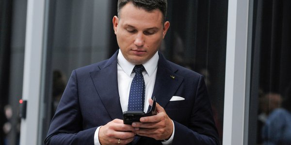 Insider sprzedał akcje Mentzena. Dlaczego rynek o tym nie wiedział?