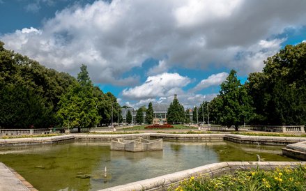 Ogród Botaniczny Uniwersytetu im. Adama Mickiewicza w Poznaniu: ponad 7000 gatunków i odmian roślin.