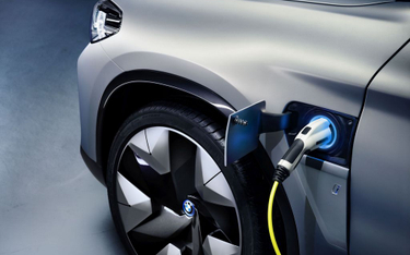 BMW mocno inwestuje w baterie