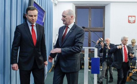 Upublicznienie konfliktu między prezydentem a szefem MON szkodzi PiS.