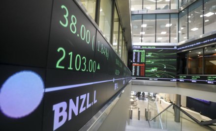 Nieco mniej akcji na październik