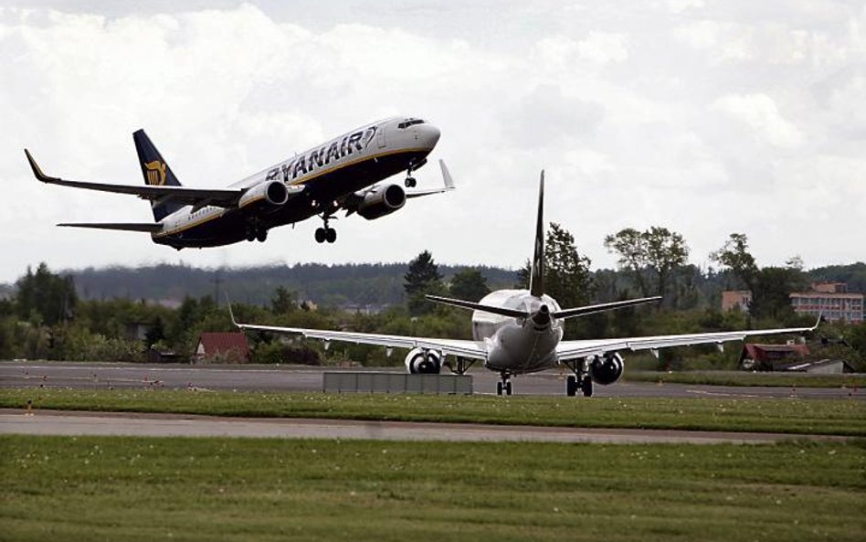 Ryanair jako jedyny pobiera opłatę za odprawę pasażersko-bagażową