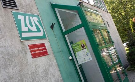Utrzymywanie warunku zamieszkania na obszarze Polski podczas ustalania prawa do świadczeń emerytalno