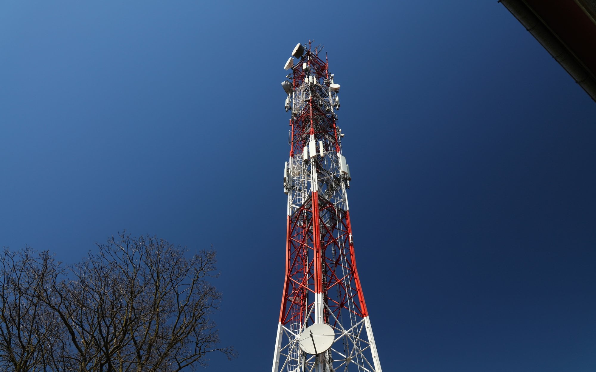 Za inwestycyjnym szczytem, czyli rok 2025 w telekomunikacji w Polsce