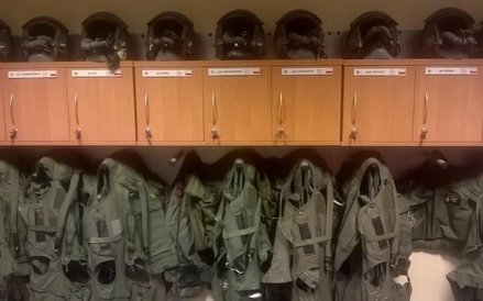 Szafki pilotów F - 16 z łaskiej bazy