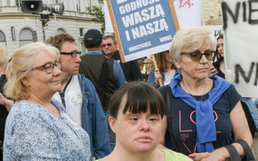 Niepełnosprawni o swoje prawa walczyli w czwartek na ulicach Warszawy