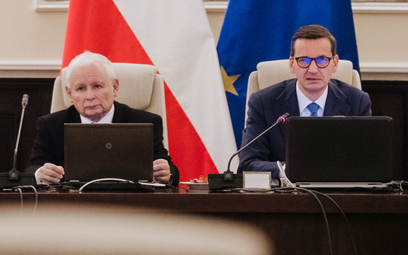 Jarosław Kaczyński i Mateusz Morawiecki na posiedzeniu rządu 27 czerwca