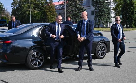 Prezydent Karol Nawrocki porusza się BMW serii 7 w wersji Protection, wartym ok. 2 mln zł