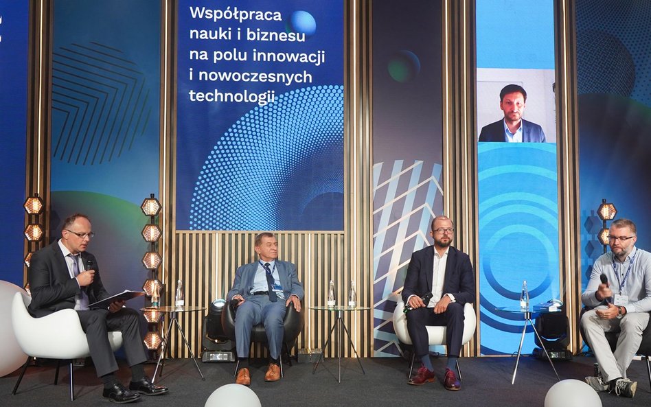 Participants of the debate agreed that in order to achieve innovation, science and business must go 