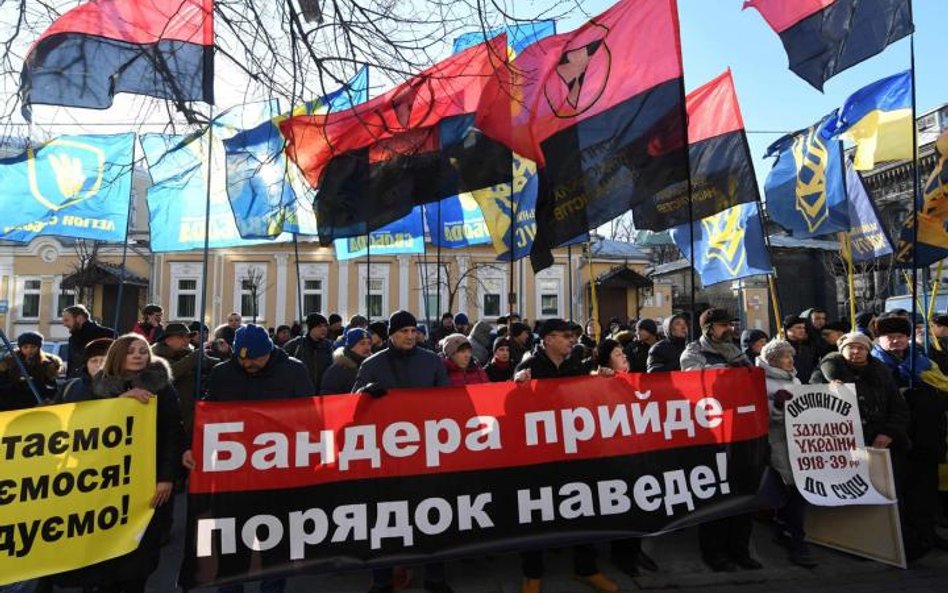 Poniedziałkowy protest pod polską ambasadą w Kijowie przebiegał pod hasłem „Bandera przyjdzie, porzą