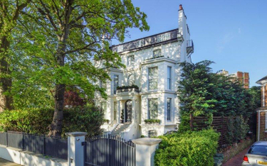 Dom Rihanny w Londynie na sprzedaż. Królewska cena