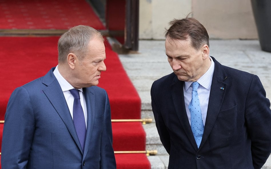 Premier RP Donald Tusk i szef MSZ Radosław Sikorski