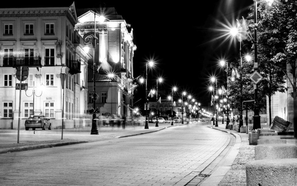 Miejskie cięcia na prądzie. Ulice krócej oświetlone . Tam gasną lampy