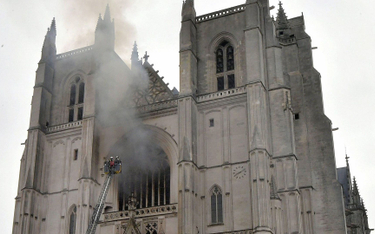 Francja: Zabójstwo księdza. Sprawcą jest podpalacz katedry?