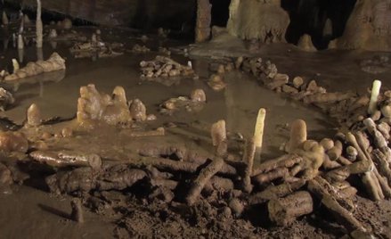 Tajemnicze kręgi w jaskini