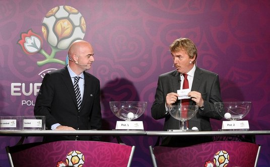 Gianni Infantino i Zbigniew Boniek w czasie losowania grup Euro 2012 w Polsce