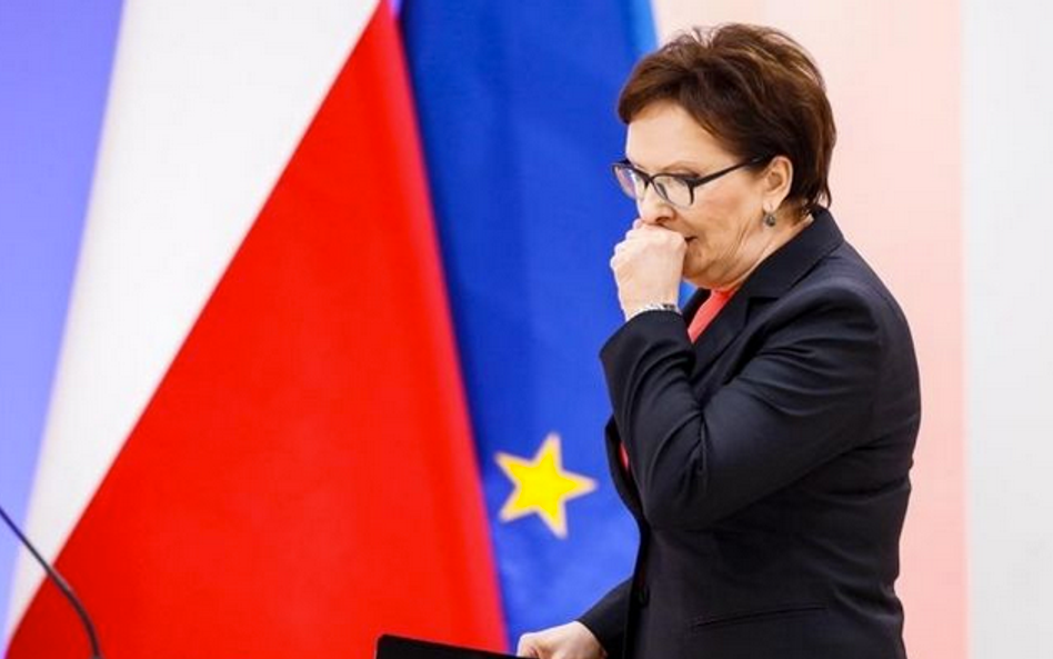 12 listopada - Prezes Rady Ministrów Ewa Kopacz podała swój rząd do dymisji.