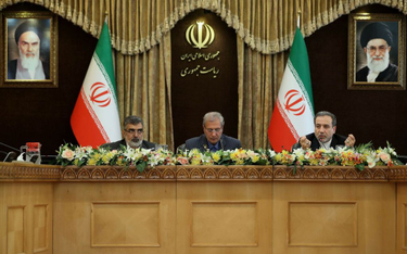 Behrouz Kamalvandi, rzecznik irańskiej Organizacji Energii Atomowej - pierwszy z lewej
