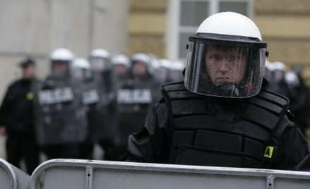 Służby szykują się na bój o emerytury