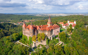 Jedną z najbardziej imponujących i znanych atrakcji turystycznych regionu jest Zamek Książ w Wałbrzy