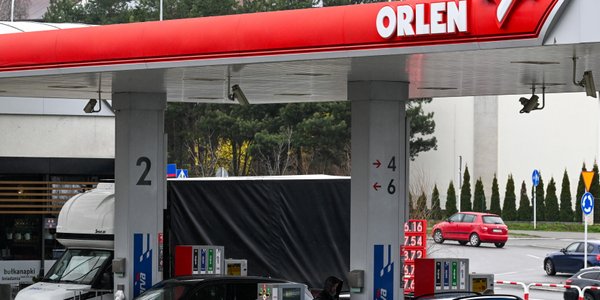 The government set fuel prices for April 11. Gasoline 6.14 PLN, diesel even 7.68 PLN