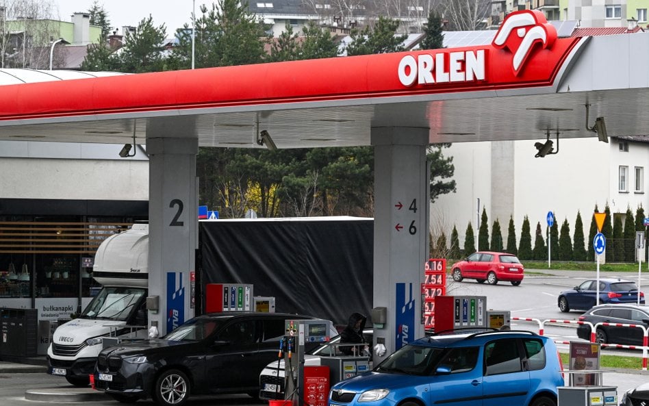 Paliwa od soboty z nowymi stawkami. Benzyna 6,14 zł, diesel aż 7,68 zł