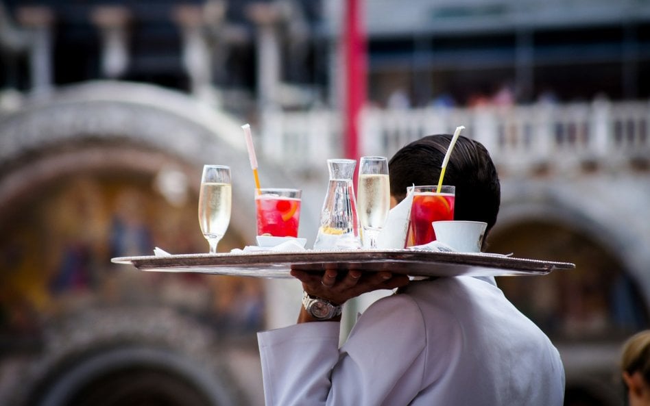 Najbardziej znany pozostaje „czerwony przewodnik” Michelina, oceniający najlepsze restauracje.