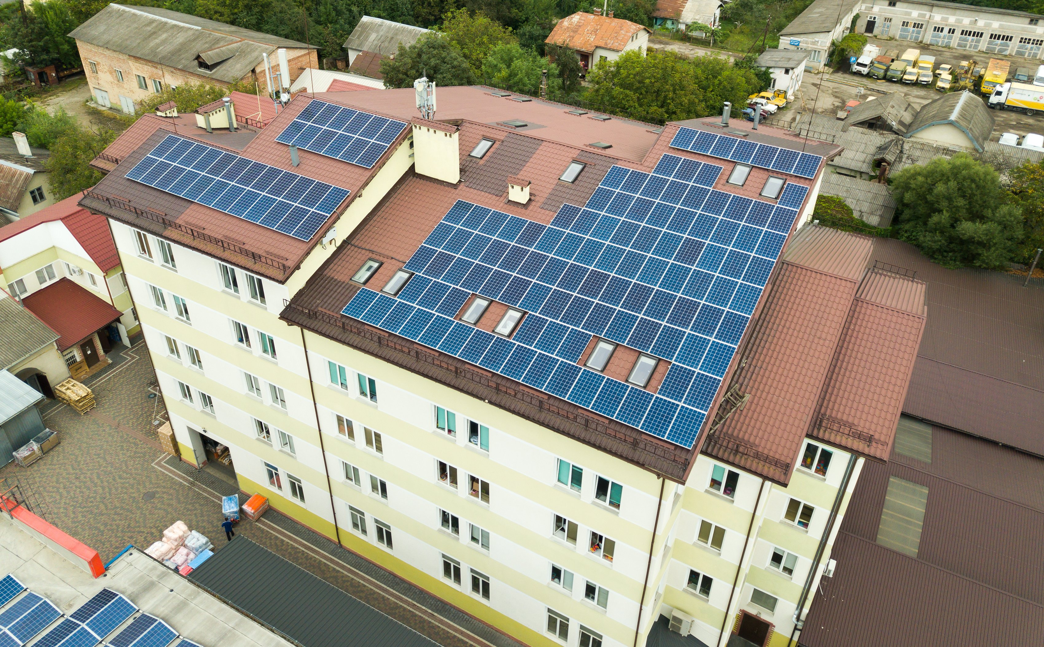 Miasta stawiają na odnawialne źródła energii. I wspierają w tym mieszkańców