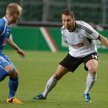 W akcji z piłką Jakub Wawrzyniak (z prawej) z Legii przed Ryanem Fraughanem z The New Saints FC