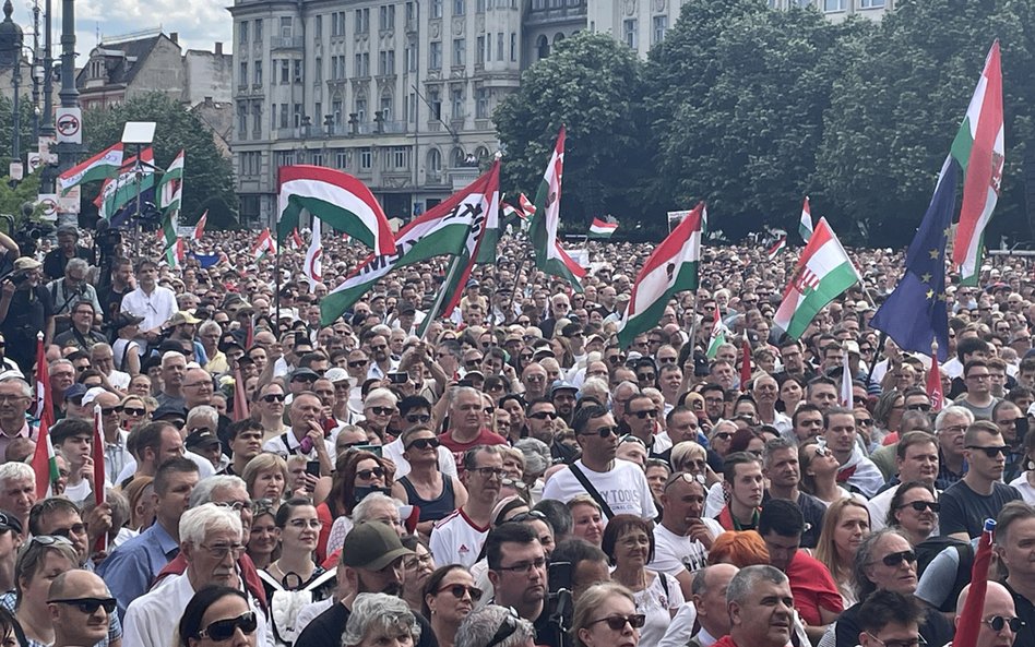 Demonstracja w Debreczynie liczyła według szacunków miejscowej policji ponad 50 tys. uczestników. Ty