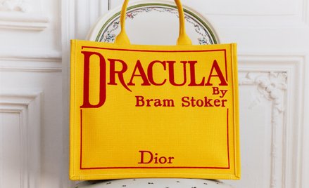 Torba Dior Tote Bag z odwołaniem do książki „Drakula” Brama Stokera.
